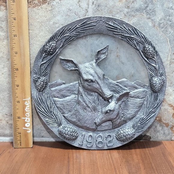 Vintage Deer and Fawn Pewter Plate Michael Ricker Mothers Day 1982 - Picture 6 of 13
